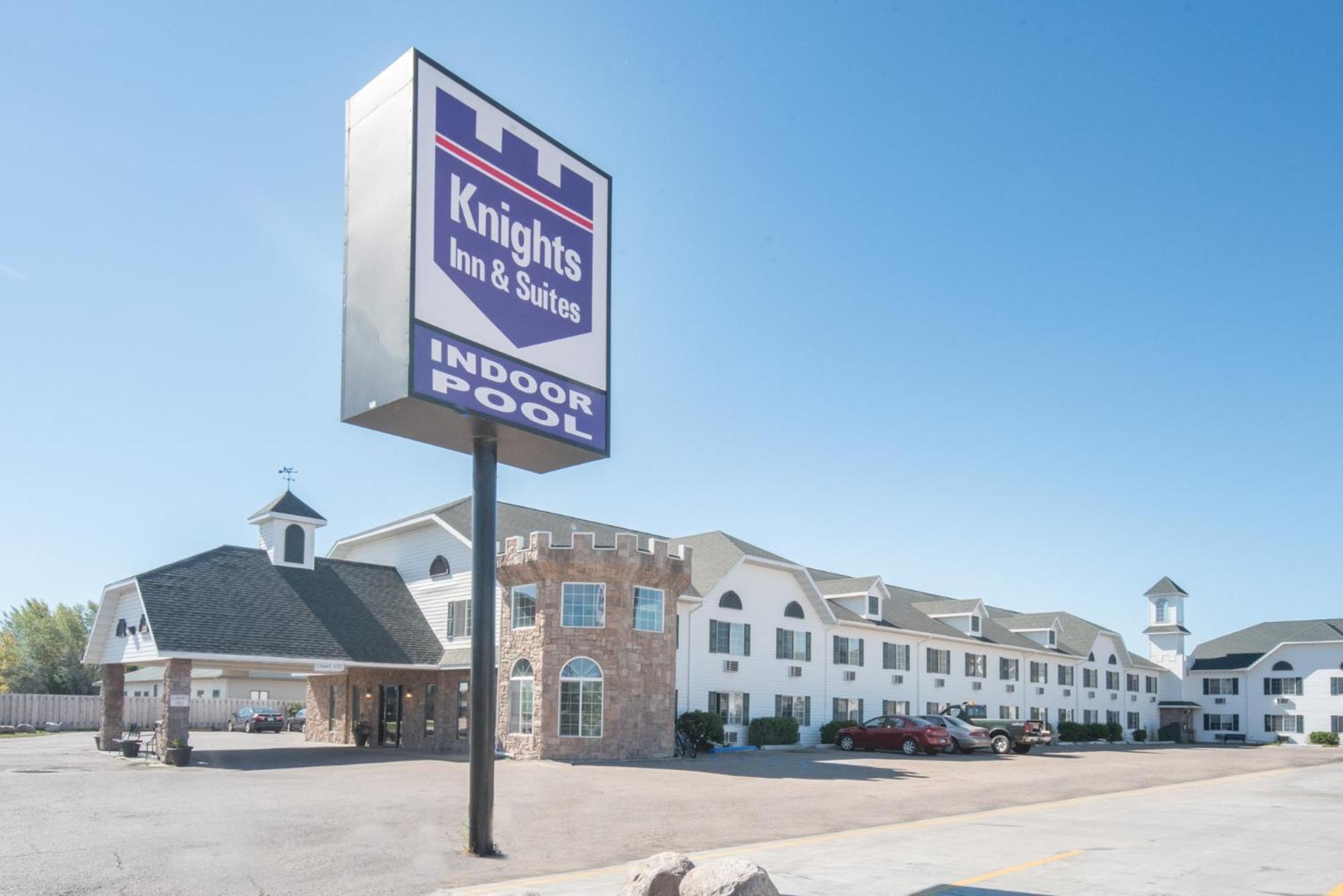 Knights Inn And Suites - Grand Forks Exterior photo