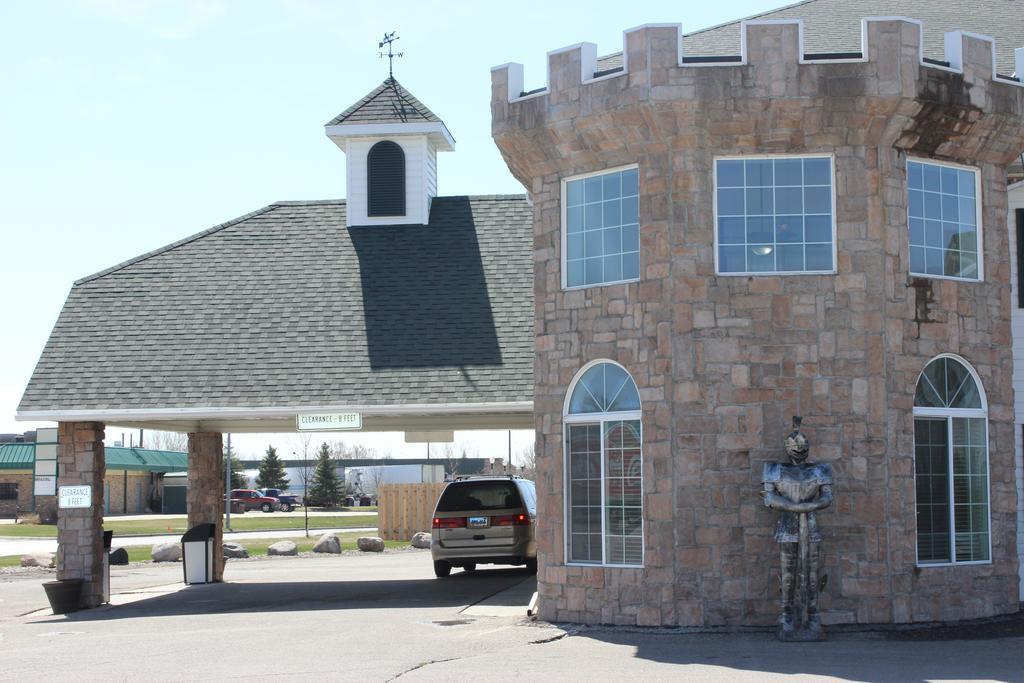 Knights Inn And Suites - Grand Forks Exterior photo